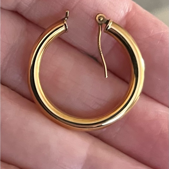 14K YELLOW GOLD HOOP EARRINGS! - Picture 6 of 8